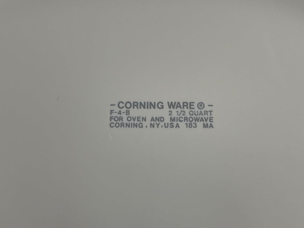 Corning Ware Oval Baker in the French White 2.5 Litter F-4-B