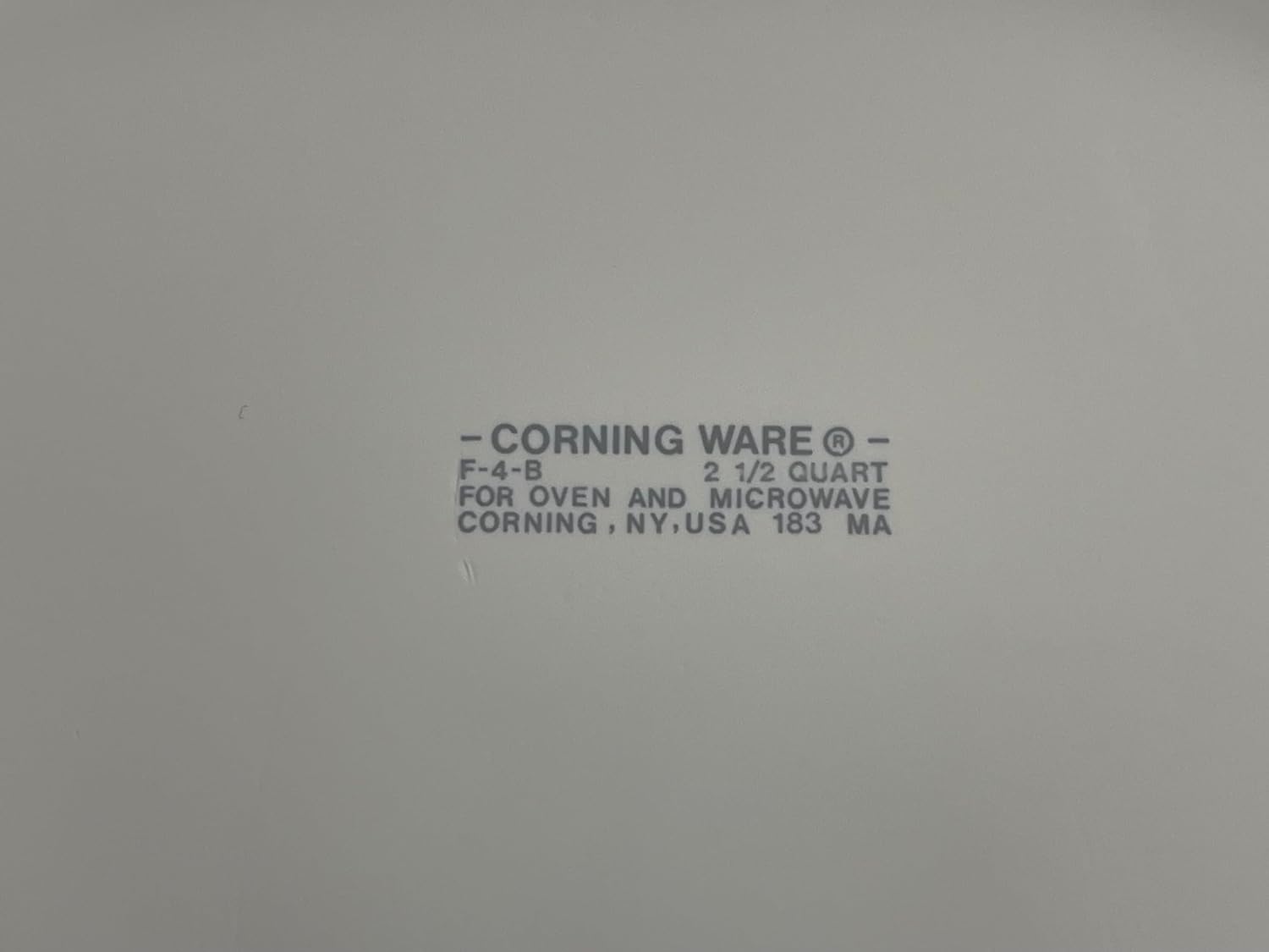Corning Ware Oval Baker in the French White 2.5 Litter F-4-B