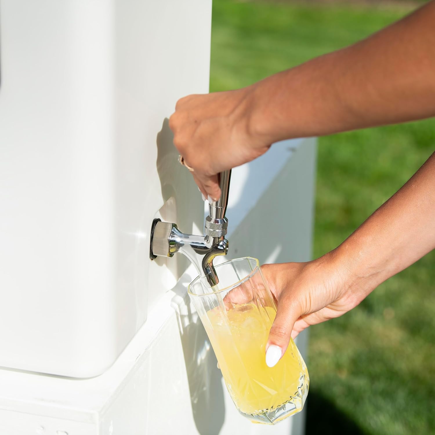 Bevanda - Sperse 5 Gallon Stainless Steel Drink Dispenser - Large Insulated Beverage Dispenser for Parties, Catering, and Home Entertaining - Leakproof & Durable (Tan)