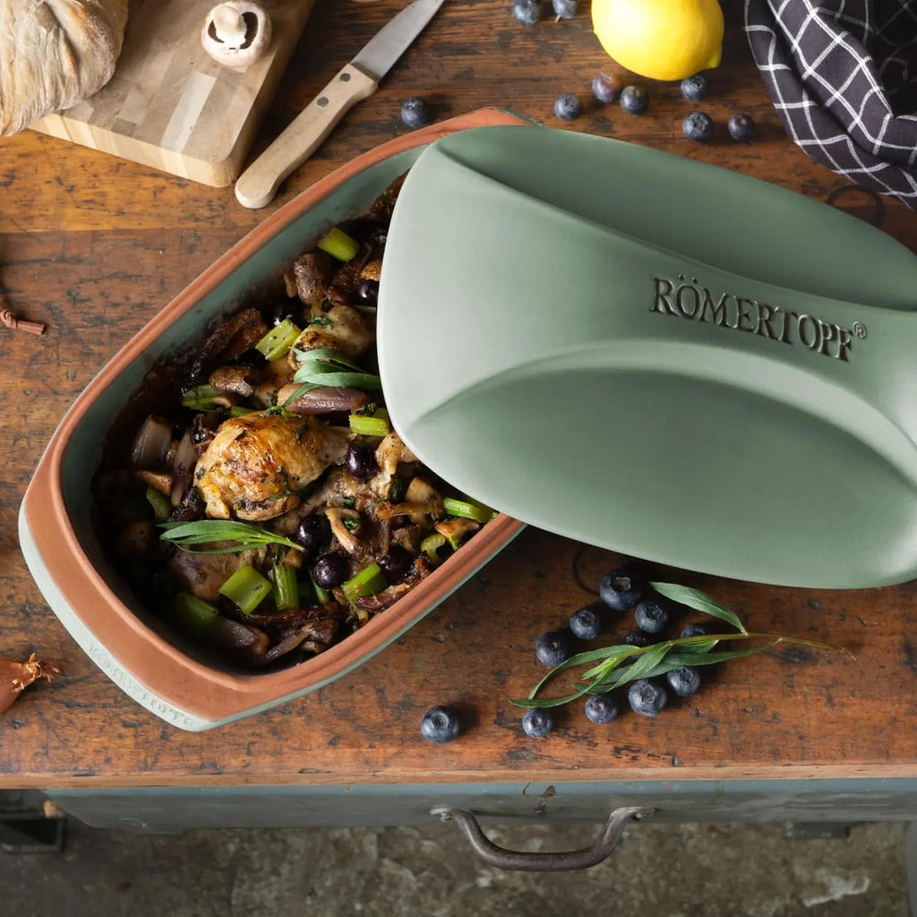 Romertopf Culinario Clay Roaster | Non-Stick Dutch Oven | Healthy Pot Cooking | Clay Baker | Versatile Cooking Vessel - 3.2 Quart (3 Liters) For Up To 4 People - Green