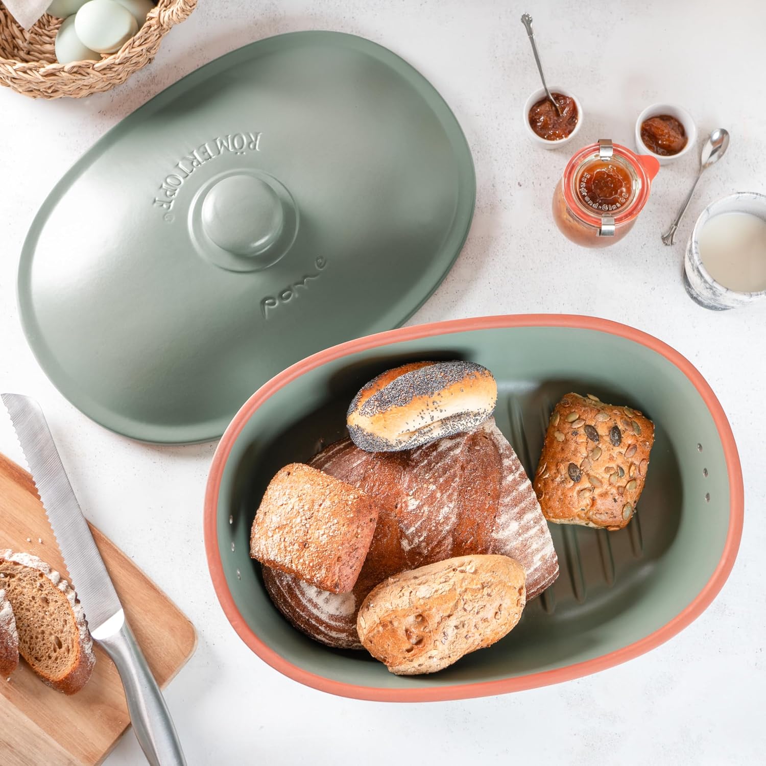 Romertopf Maxi Oval Bread Pot 6.5 Litres – Green Ceramic Bread Bin – Breathable Clay Pot for Long-Lasting Freshness of Bread and Rolls