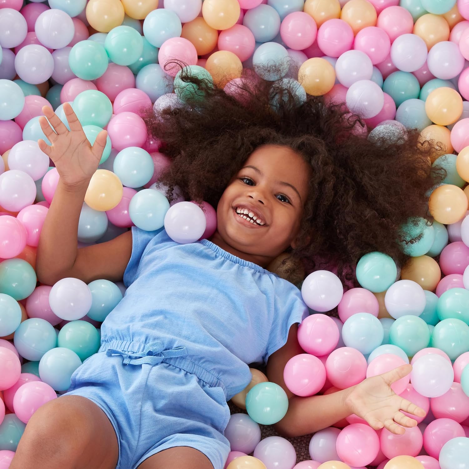 Amazon Basics BPA-Free Ball Pit Balls with Storage Bag, Crush-Proof Plastic for Toddlers Kids 12+ Months Play, 6 Pastel Colors, 1000 Count